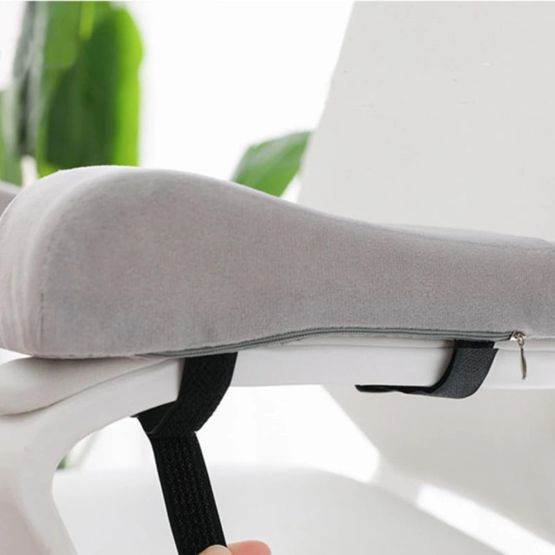 COUSSIN ACCOUDOIR AMOVIBLE ( ) - Accessoires pour sièges de bureau Digital noWmad - Matériel télétravail : Équipez-vous pour une expérience 2.0 ! Équipements et accessoires de bureau pour un télétravail confortable, efficace et flexible. Aménagez votre espace et gagnez en ergonomie. Casques, chaises, sous-mains, mouse jigglers... Exploitez tout le potentiel du travail à distance pour trouver votre équilibre, en voyage comme à la maison.