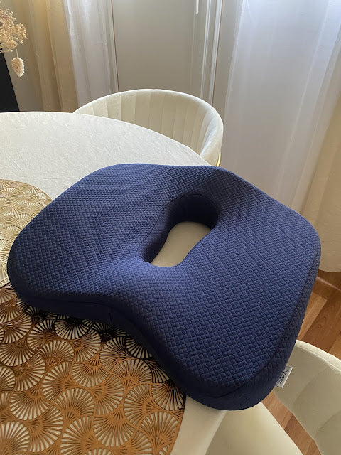 coussin ergonomique en tissu bleu haute qualité pour le confort d'assise et du coccyx au bureau ou en voiture