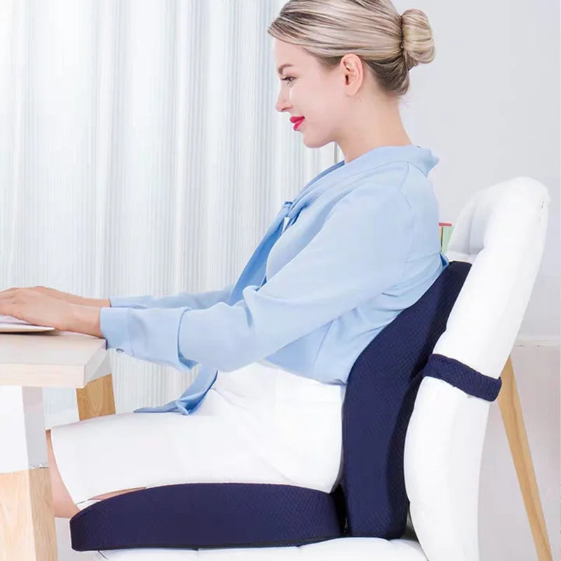 COUSSINS D'ASSISE ERGONOMIQUES ( ) - Accessoires pour sièges de bureau Digital noWmad - Matériel télétravail : Équipez-vous pour une expérience 2.0 ! Équipements et accessoires de bureau pour un télétravail confortable, efficace et flexible. Aménagez votre espace et gagnez en ergonomie. Casques, chaises, sous-mains, mouse jigglers... Exploitez tout le potentiel du travail à distance pour trouver votre équilibre, en voyage comme à la maison.